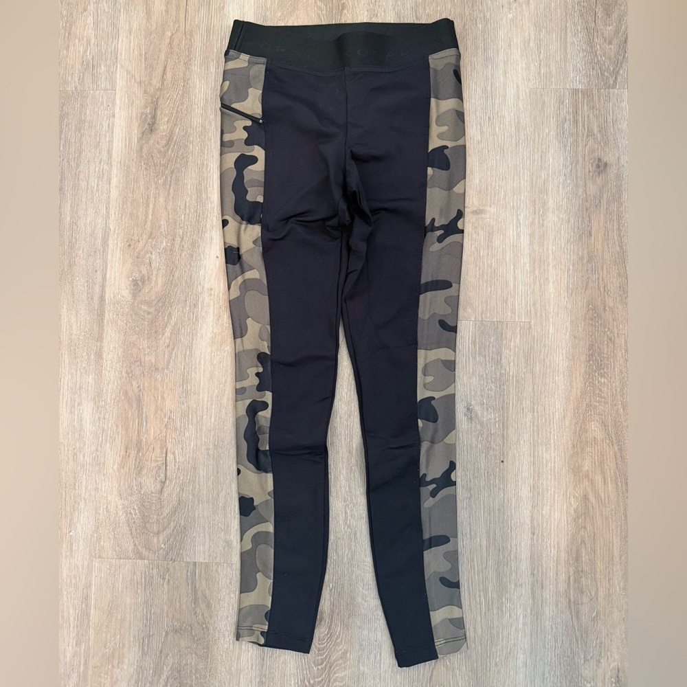Koral x Barry’s black leggings with Camo